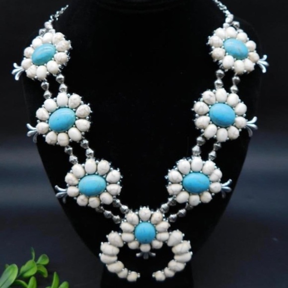 SOUTHWEST STYLE SQUASH BLOSSOM NECKLACE COSTUME JEWELRY - Picture 1 of 3